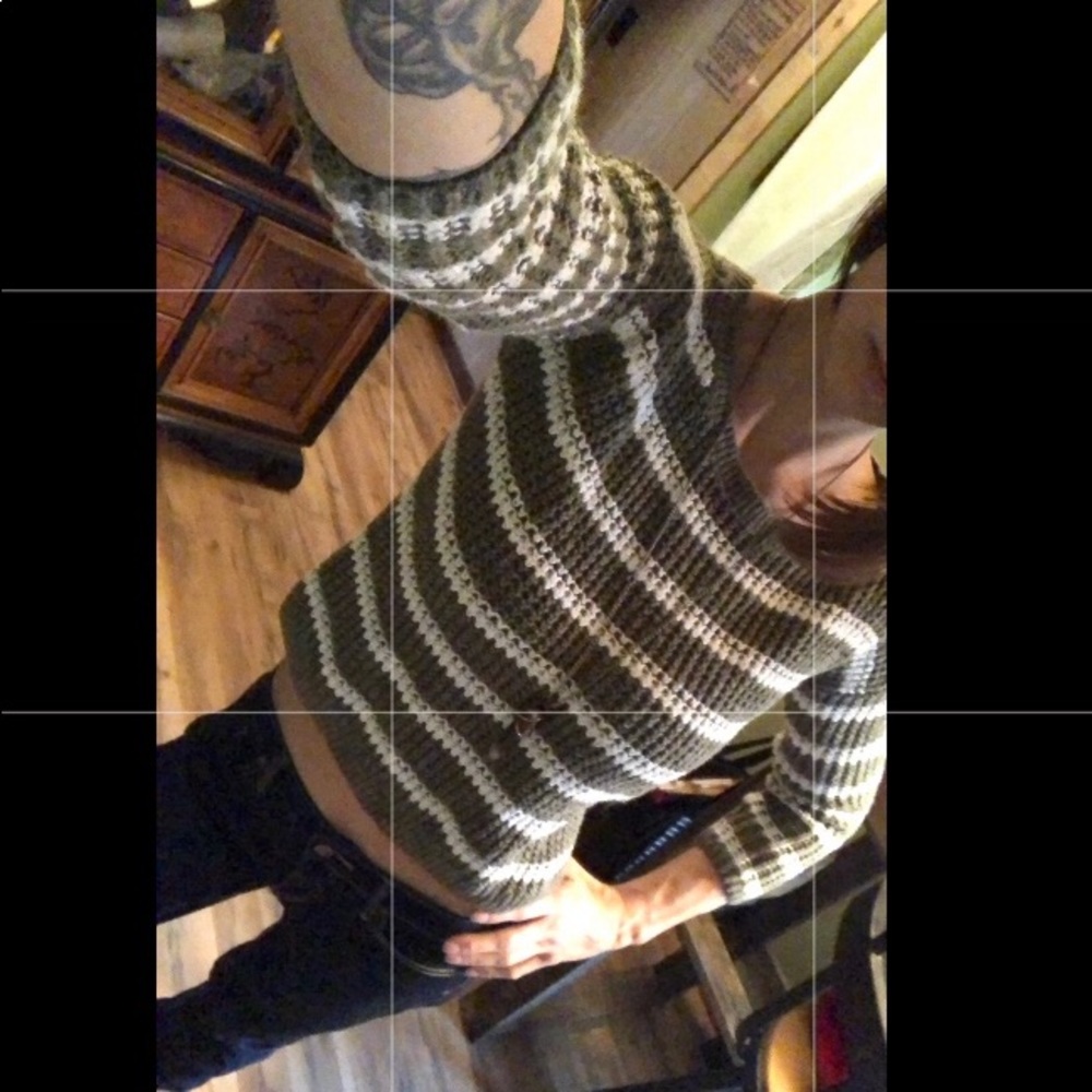 Hollister Green & white knitted sweater - Picture 2 of 8